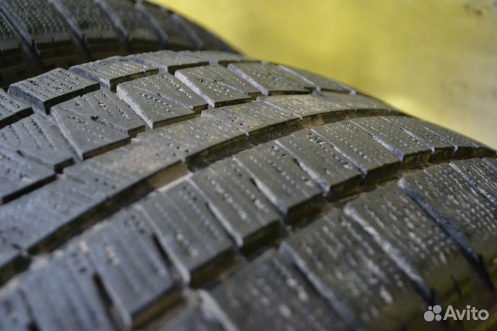 Bridgestone Blizzak Revo GZ 215/50 R17