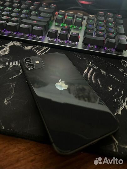 Телефон iPhone 11