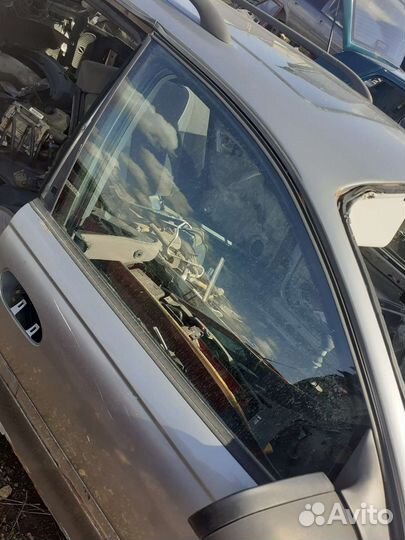 Переднее правое стекло Opel Omega B универсал