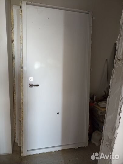 Продам входную дверь