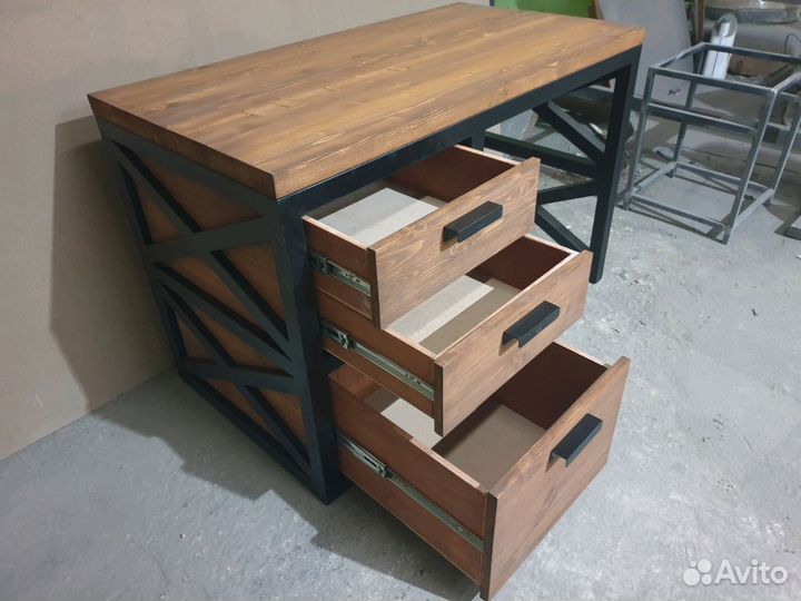 Стол письменный