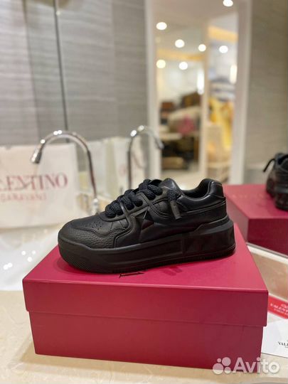 Кроссовки женские valentino