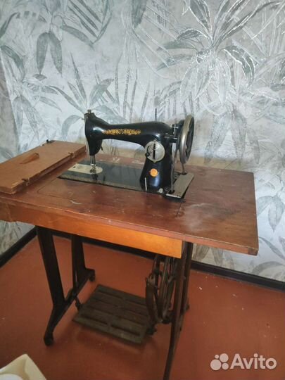 Швейная машина Подольск ножная