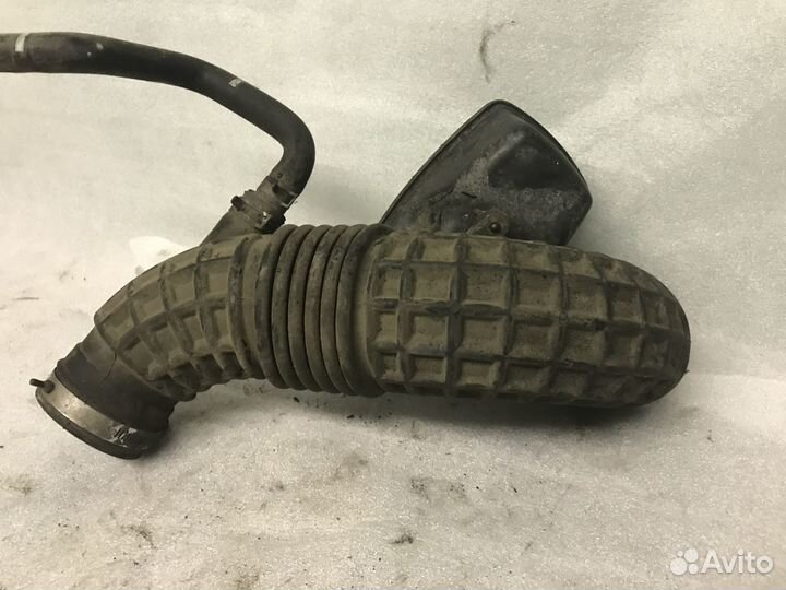 Патрубок воздушного фильтра Nissan Navara D40 2008