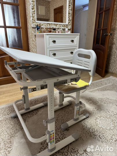 Школьная парта