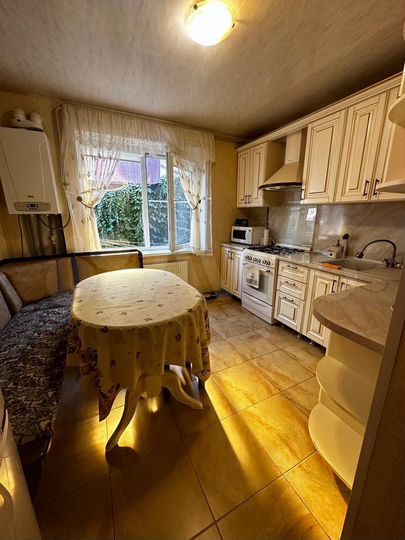 3-к. квартира, 81,1 м², 1/3 эт.