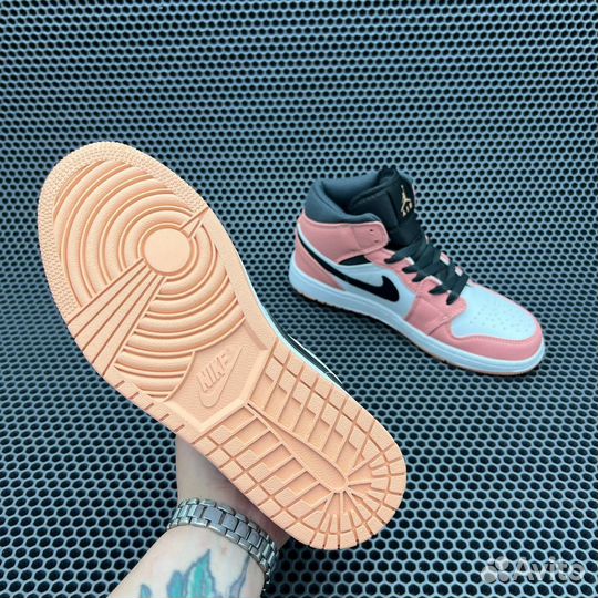 Кроссовки Nike Air Jordan 1 Mid Pink Quartz