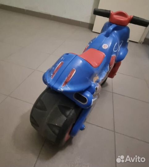 Беговел-мотоцикл Injusa Foot to Floor Человек-паук