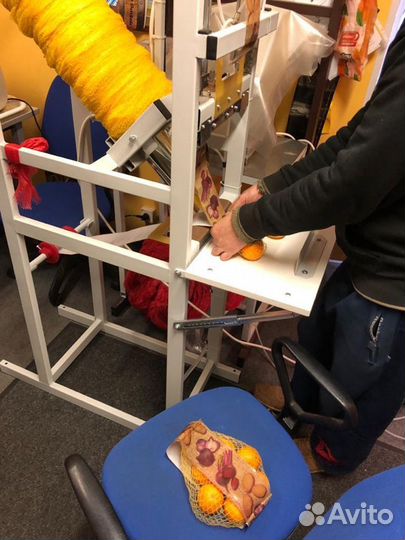 Упаковка овощей и фруктов в сетку (пневмо)