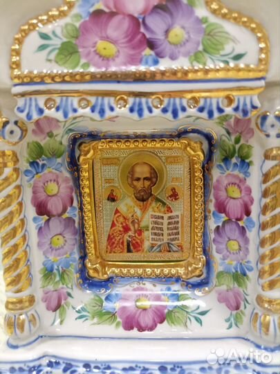 Фарфоровая статуэтка