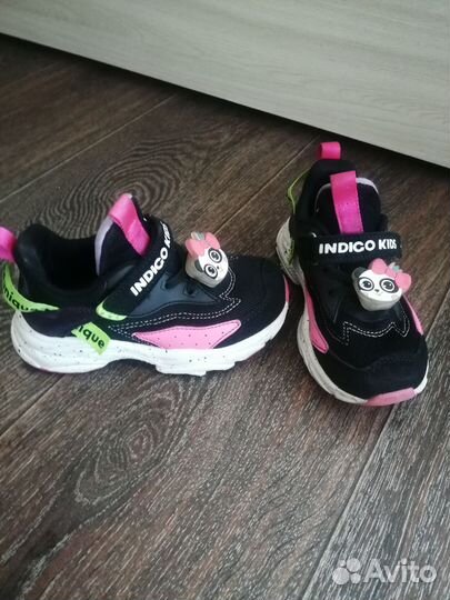 Кроссовки для девочки