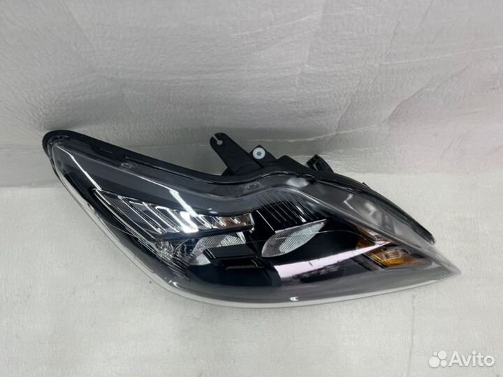 Фара передняя правая Ford Focus 2 2008-2011