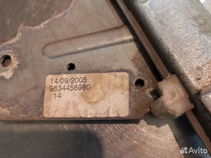 Стеклоподъемник передний Peugeot 307