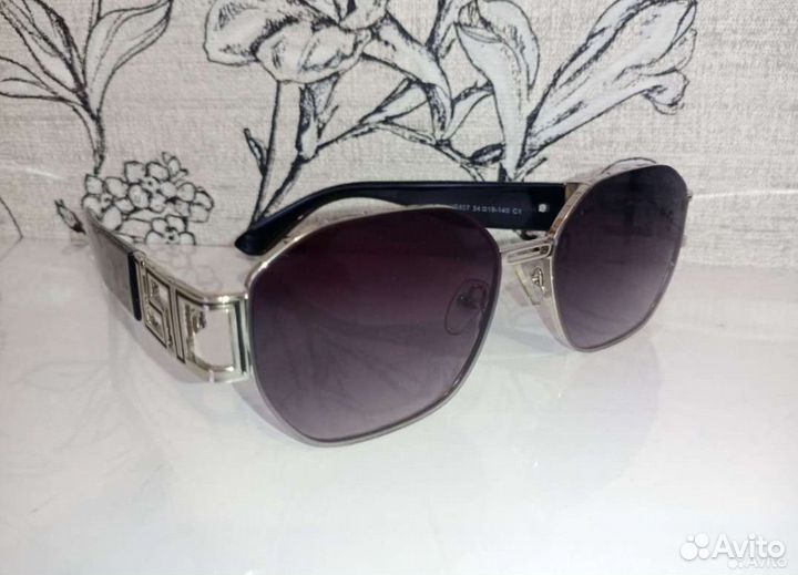 Солнцезащитные очки женские