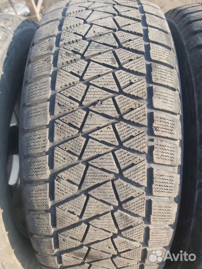 Bridgestone Blizzak LT 285/60 R18