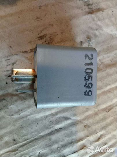 Реле топливного насоса 372 Volkswagen Passat B5