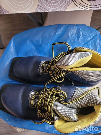 Лыжные ботинки