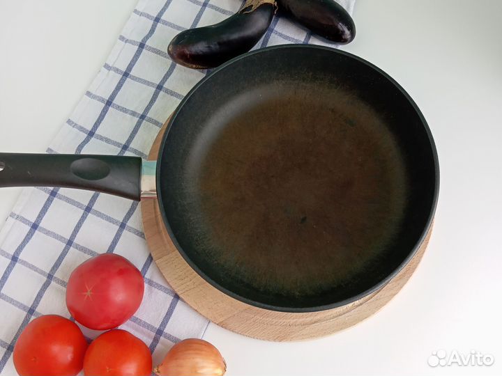 Сковорода бу 24 см