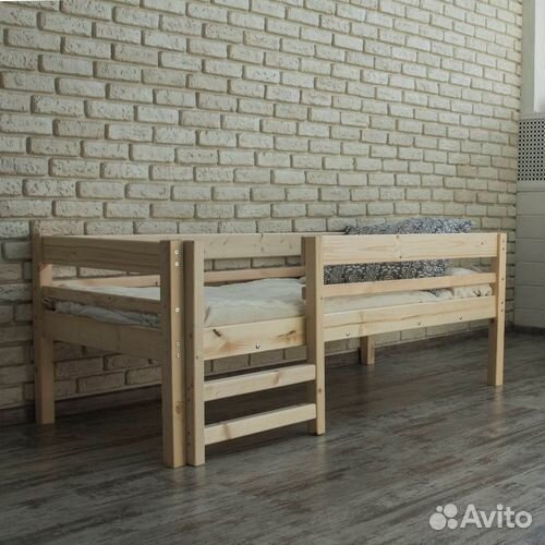 Детская кровать из массива