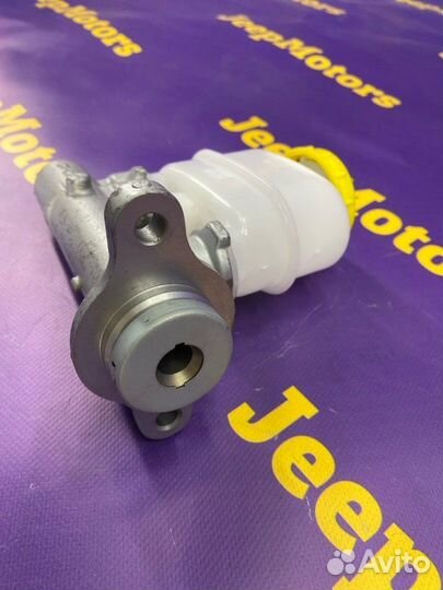 Главный тормозной цилиндр Nissan Datsun BD22 TD27