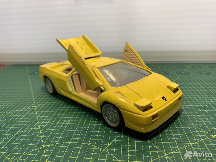 Модель автомобиля lamborghini diablo