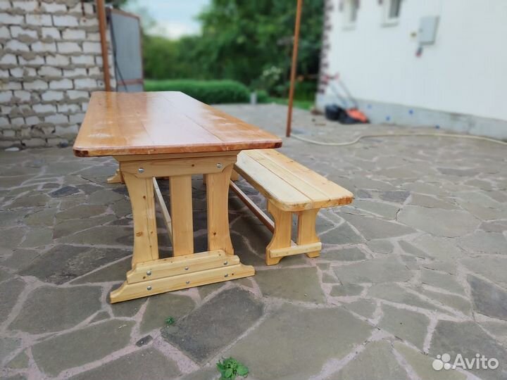 Стол обеденный