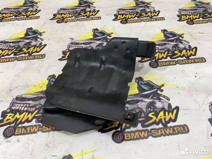 Защита кпп задняя левая Audi A6 C4 AAH 1995