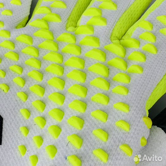 Вратарские перчатки adidas