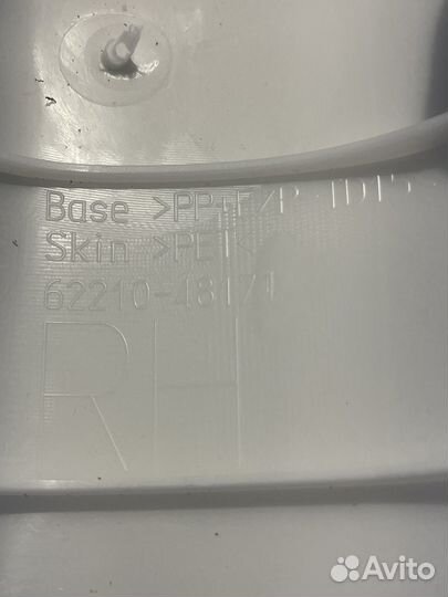 Обшивка стойки правая Lexus RX450h