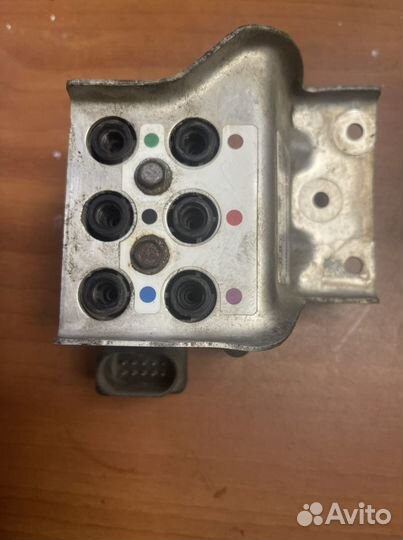 Audi A8 D3 блок клапанов подвески