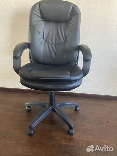 Офисное кресло