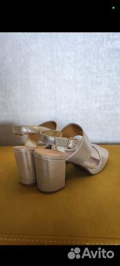 Босоножки женские