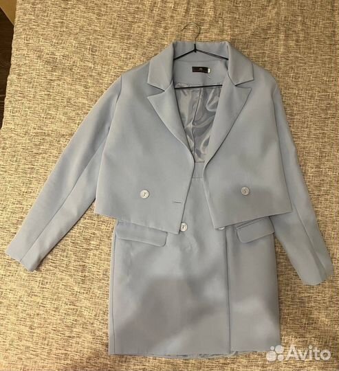 Костюм женский с юбкой