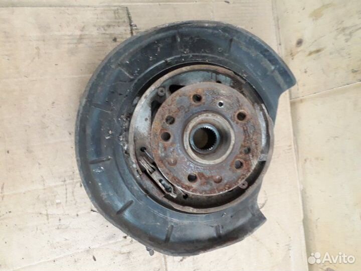 Кулак задний правый Mercedes-Benz Ml W164