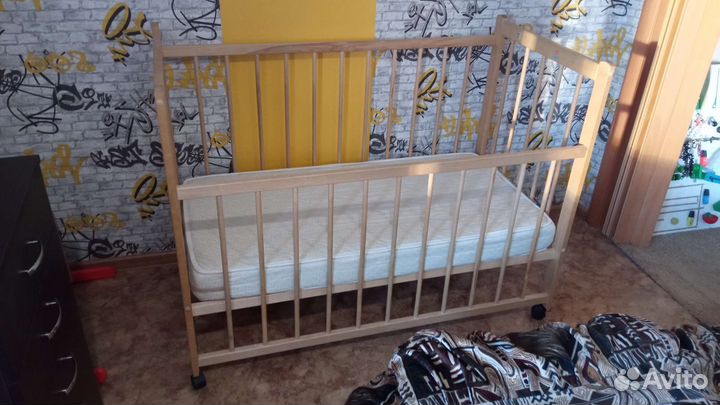 Детская кроватка и матрас