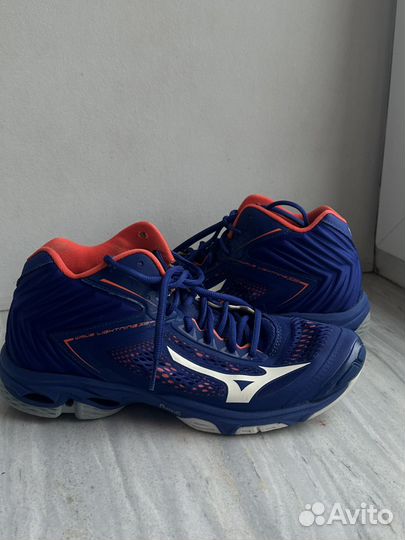 Mizuno wave lightning Z5