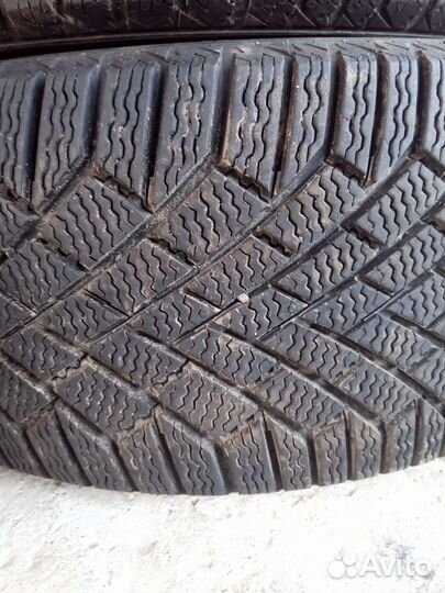 Continental ContiVikingContact 7 235/45 R18 98T