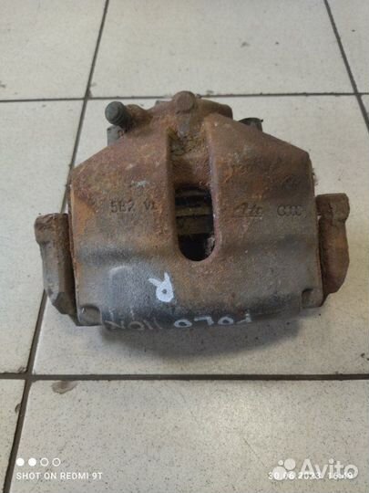 Суппорт тормозной передний правый Volkswagen Polo