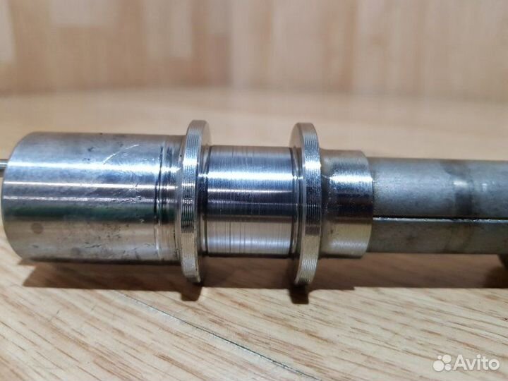 Распредвал впускной левый Mitsubishi Pajero V75W