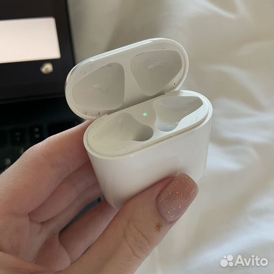 Apple AirPods 2 с зарядным футляром