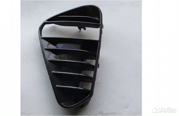 Вставка пер.бампера левая geely Coolray 601008410