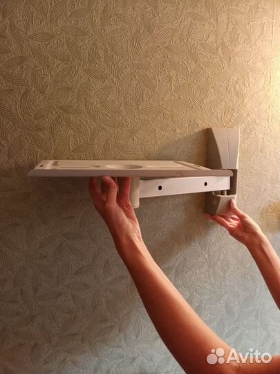 Подвесная полочка для телевизора