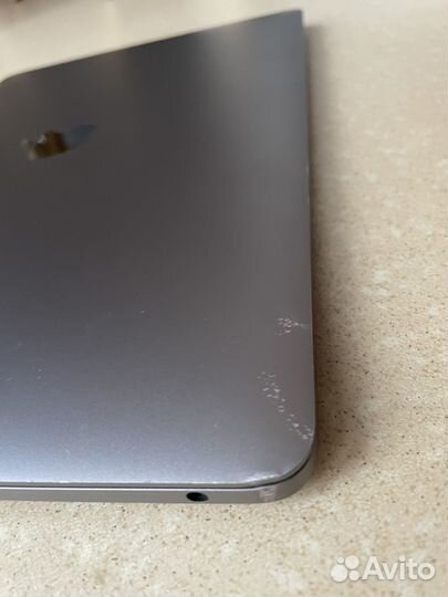 Apple MacBook Pro 13, Intel i5 (1,4), 8/256 гб