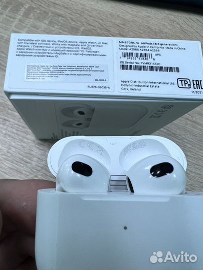Продам кейс Airpods 3 оригинал