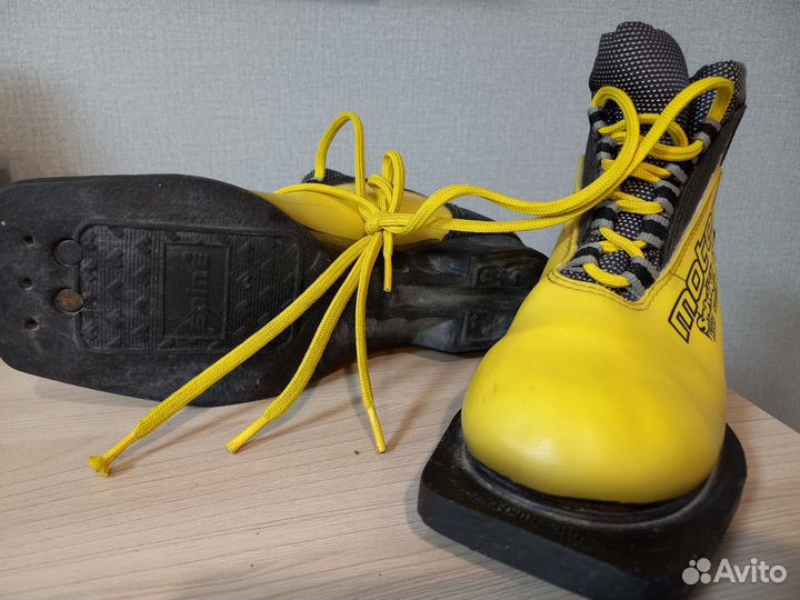 Лыжные ботинки