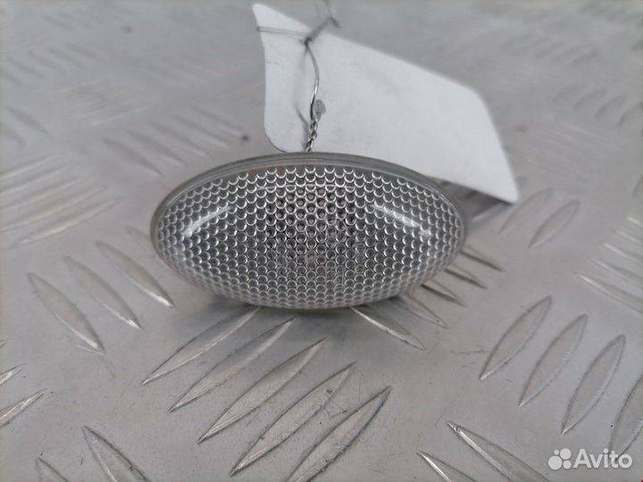 Повторитель передний правый Citroen C3 Picasso