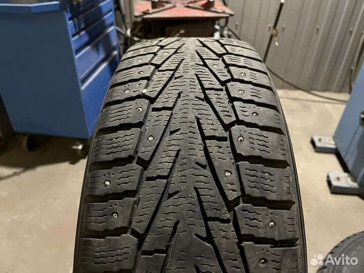 Зимняя резина на дисках 225/70 R16