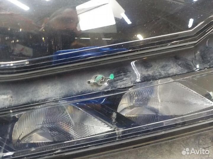 Фара правая Volkswagen Touareg