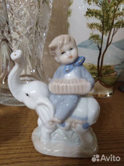 Статуэтка фарфор