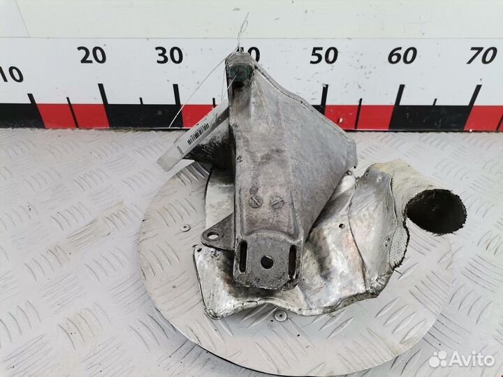 Кронштейн двигателя Volkswagen Passat B5 1999